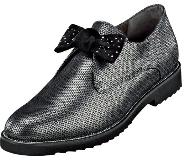Auffällig dekorierter Halbschuh mit eingelassener Perlenkette von Softwaves