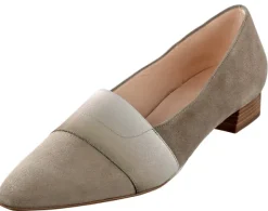 Eleganter Pumps mit breitem Elastikeinsatz über dem Rist