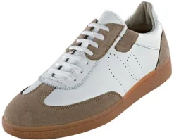 Logo Sneaker von Pius Gabor