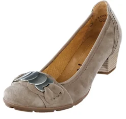 Pumps mit auffälliger Blattgestaltung