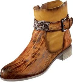 Sommerlicher Stiefel mit Zierschließe am Schaft von PintoDiBlu